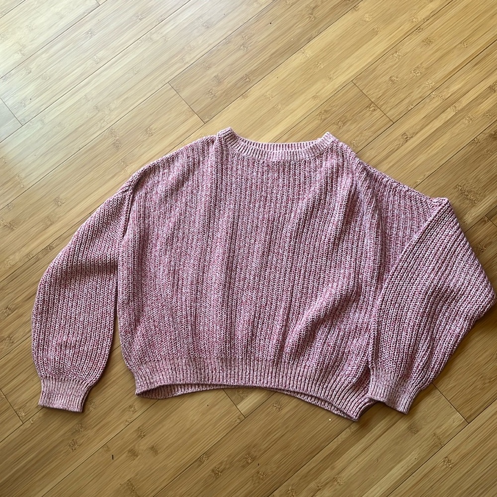 Baggy sleeved pink sweater